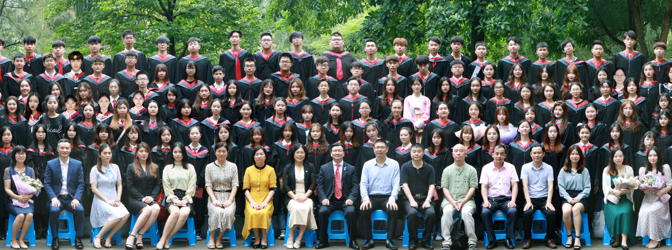 广外国际学院2018级学生结业合影  